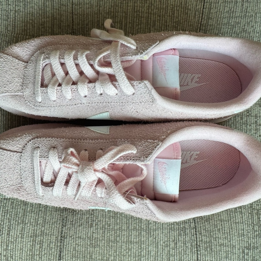 Nike Women's Soft Pink Sneakers